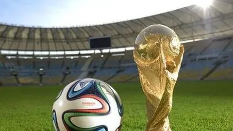 梁靖崑与费利克斯·勒布伦激战世乒联冠军赛男单1／4决赛精彩瞬间